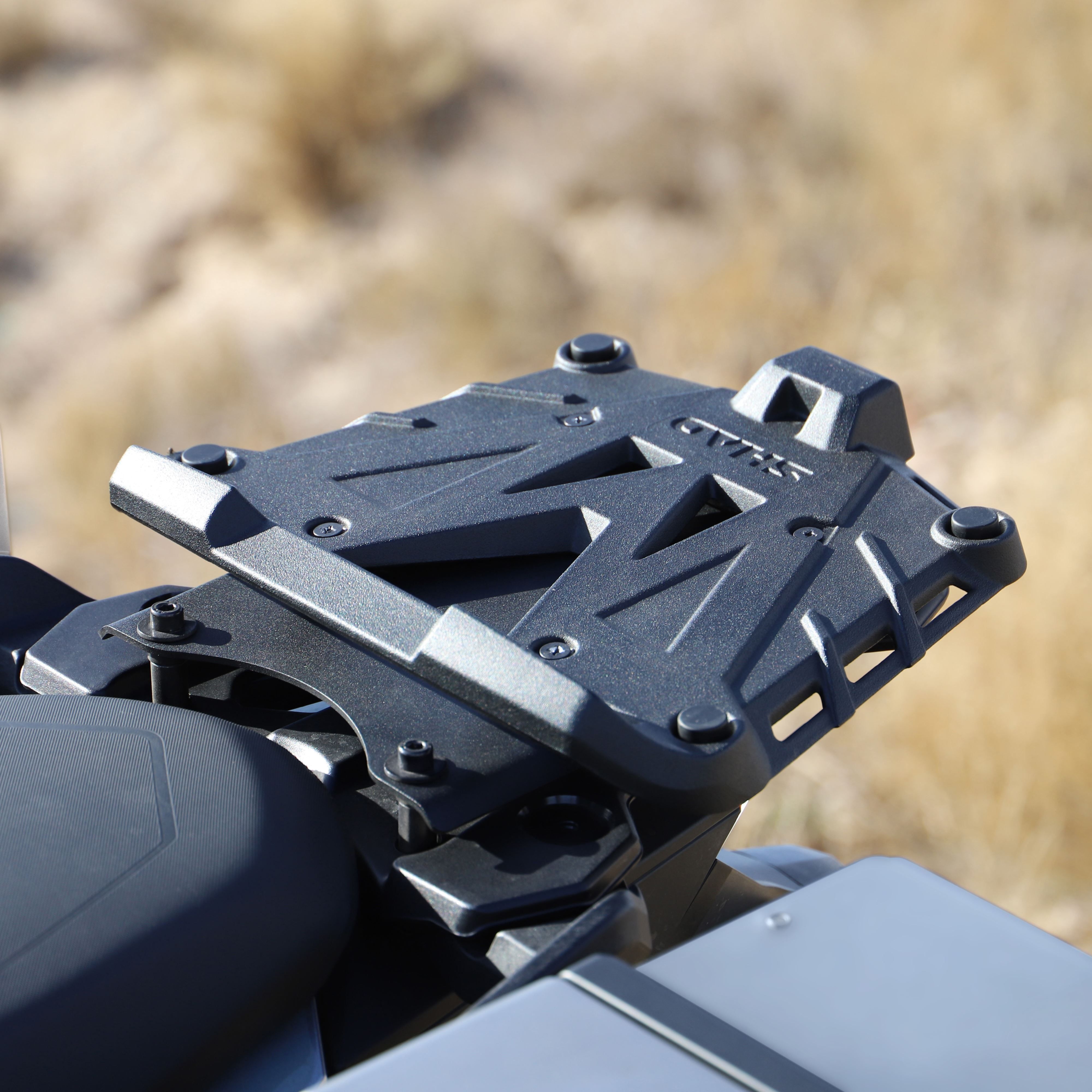 SHAD Štandardná platňa D1BTRPA2 pre vrchný kufor TERRA hliník čierna