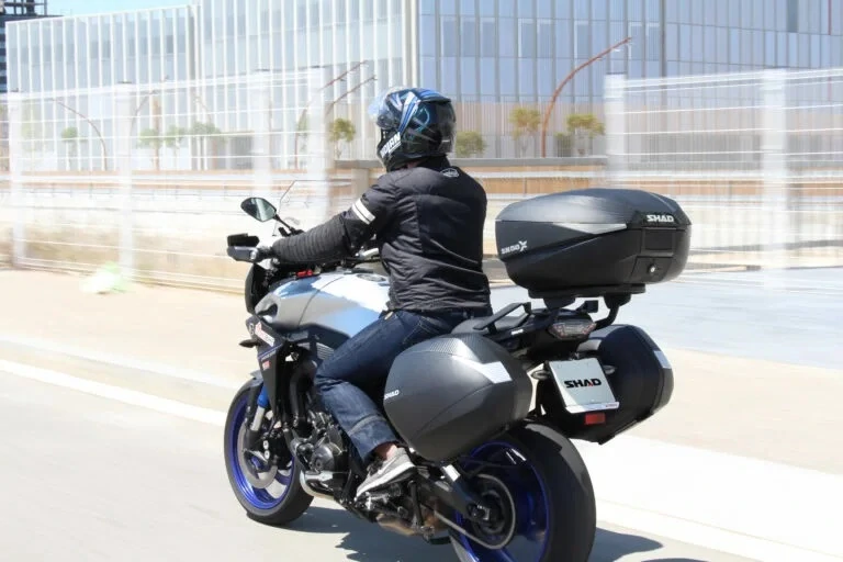 SHAD Vrchný kufor na motorku SH58X Karbón (rozšíriteľný koncept) s PREMIUM zámkom a opierkou
